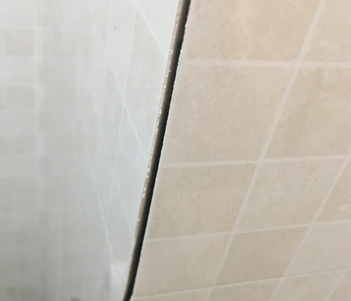 文水瓷砖空鼓维修公司分享阳台瓷砖脱落的修复过程可以分为以下几个步骤