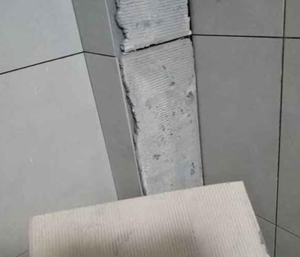 文水瓷砖空鼓维修公司分享下厨房瓷砖脱落的补救措施。